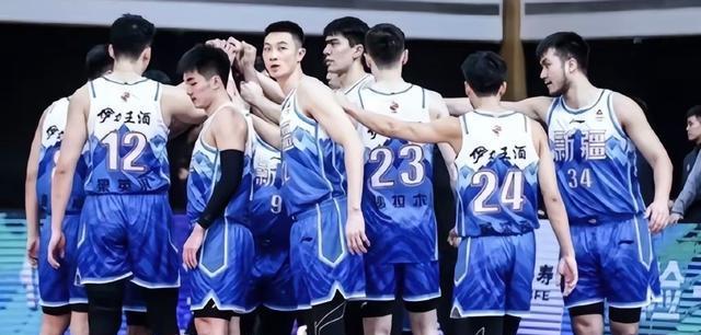 关于新疆男篮教练组解读对手战术，研究对策！的信息